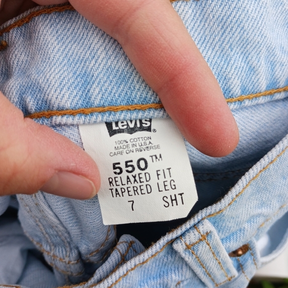 Vtg Levi’s 550 Womens 7 Short Relaxed Fit Tapered Leg Jeans Light Wash Blue Y2K - Picture 5 of 6